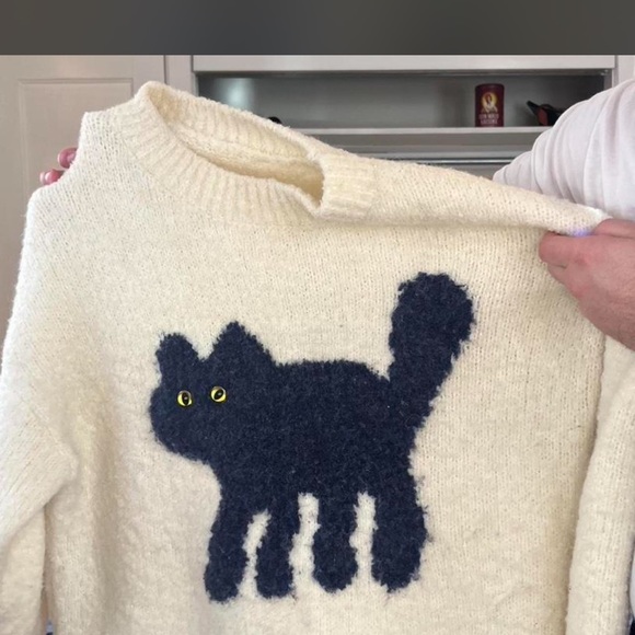 Cider Sweaters - Cozy & Super Fuzzy Sweater with Black Cat w. Marble Eyes